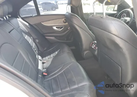 2015 Mercedes-Benz C 300 z USA, uszkodzony, nr VIN 55SWF4JBXFU057251